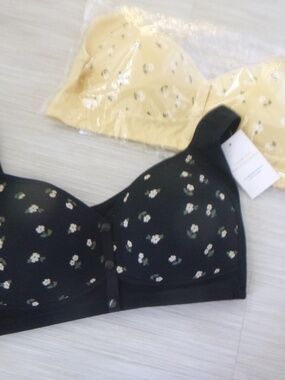 2 DAISY BRAS SIZE - 2 XL NWT BLACK & YELLOW SNAP FRONT CLOSE